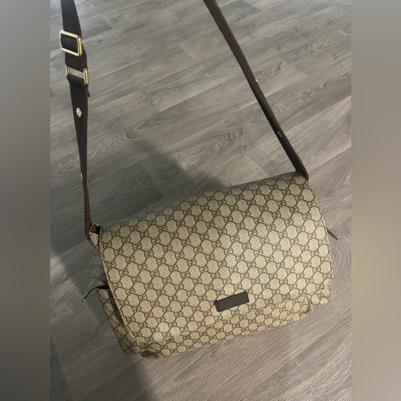 Gucci Tan Monogram Canvas Bag - Picture 7 of 8
